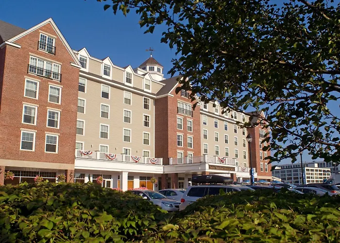Romantic hotels Salem Waterfront & Suites